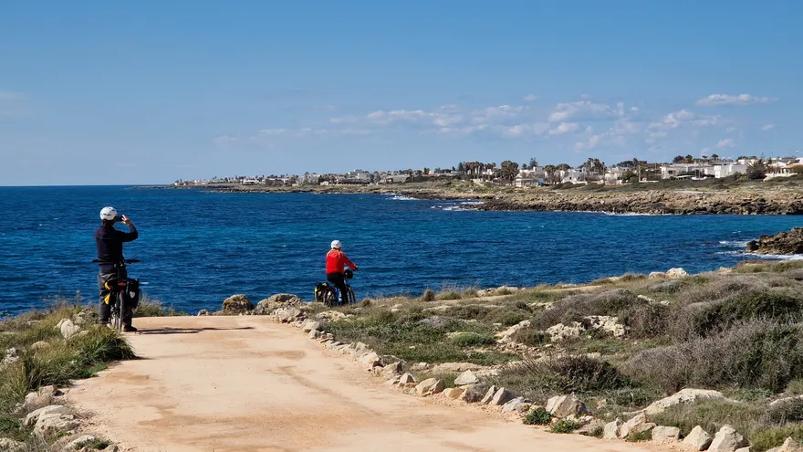 Sulla ciclopedonale sul mare sul litorale di Alliste